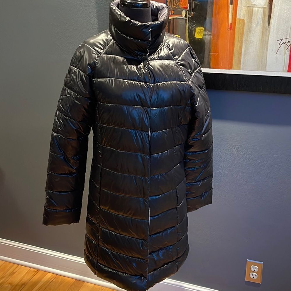 Kenneth Cole New York shiny black puffer coat. XS.